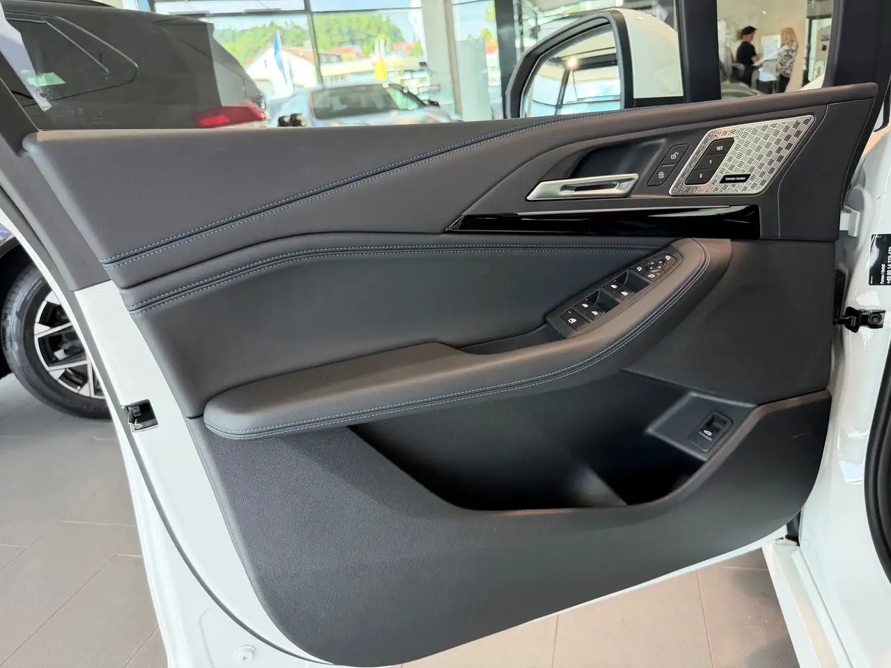 BMW 218 i MSport M Sportpaket Head-Up HK HiFi DAB — معرض صور السيارة 15