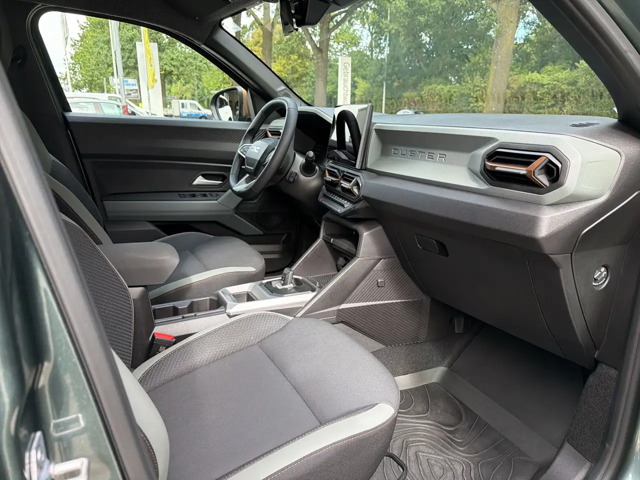 Dacia Duster E-TECH Full Hybrid 140 Extreme — Vehicle gallery 13