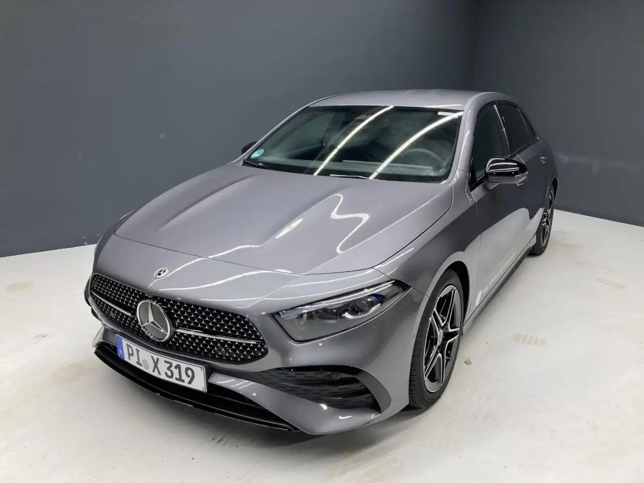 Mercedes-Benz A 200 +AMG+Night+MBUX+Sportausp.+KAMERA+AHK+NAVI — Vehicle gallery 17