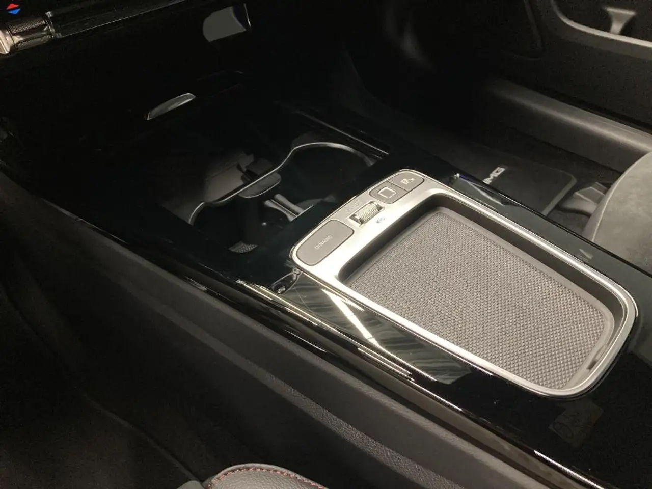 Mercedes-Benz A 200 +AMG+Night+MBUX+Sportausp.+KAMERA+AHK+NAVI — Vehicle gallery 10
