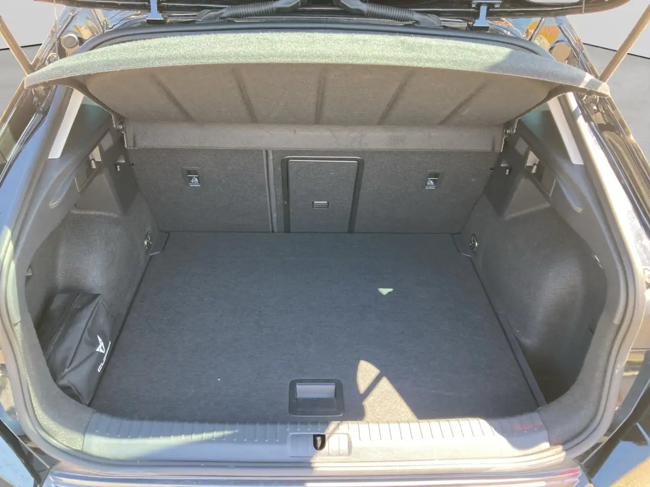 CUPRA Formentor TSI DSG AHK 5JGar SHZ Kamera ACC — معرض صور السيارة 8