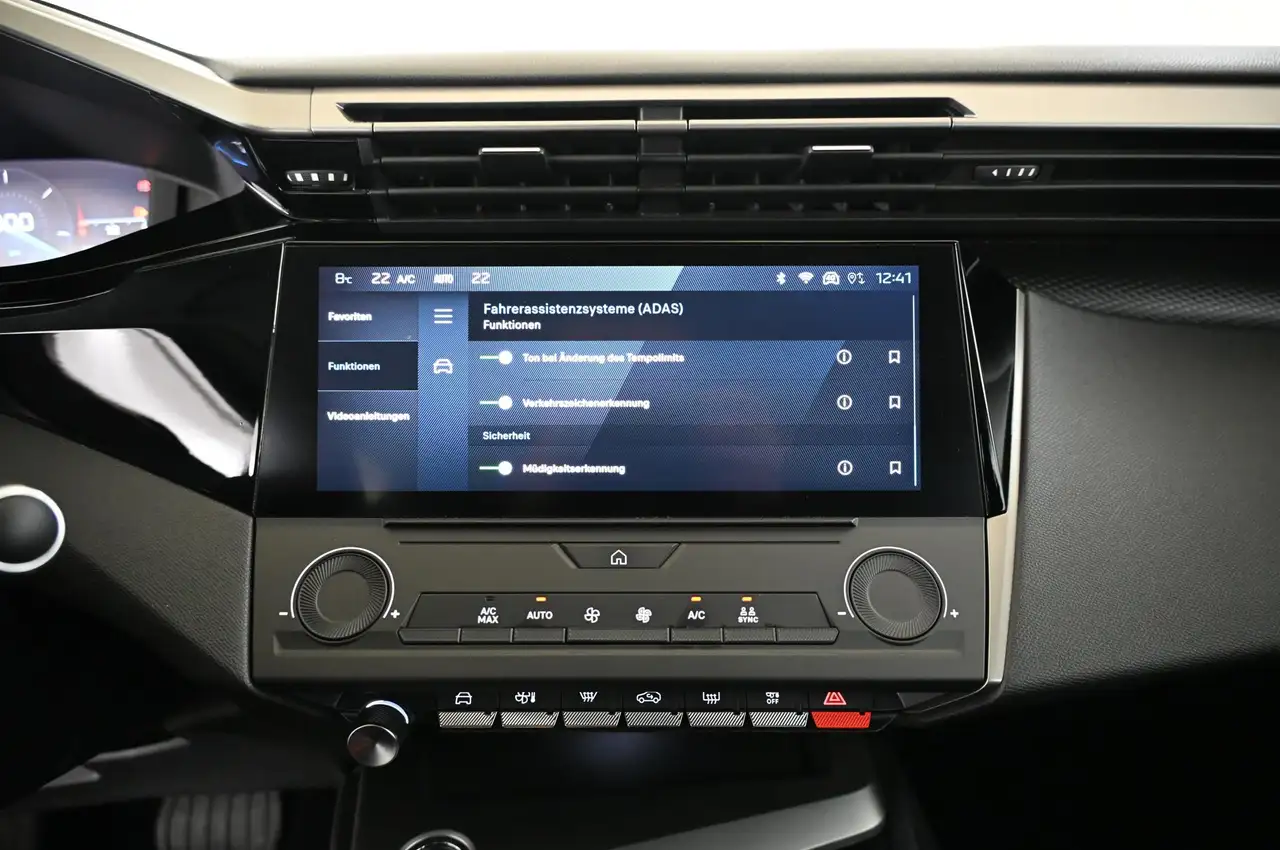 Peugeot 308 1.2 130 e-THP EAT8 Active-Pack LED/CAR-PLAY/ 16 — Vehicle gallery 18
