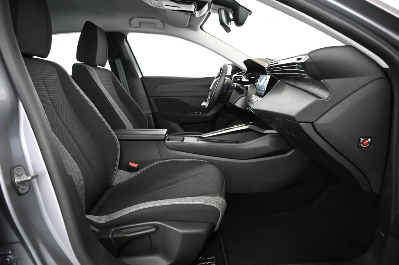 Peugeot 308 1.2 130 e-THP EAT8 Active-Pack LED/CAR-PLAY/ 16 — Vehicle gallery 27
