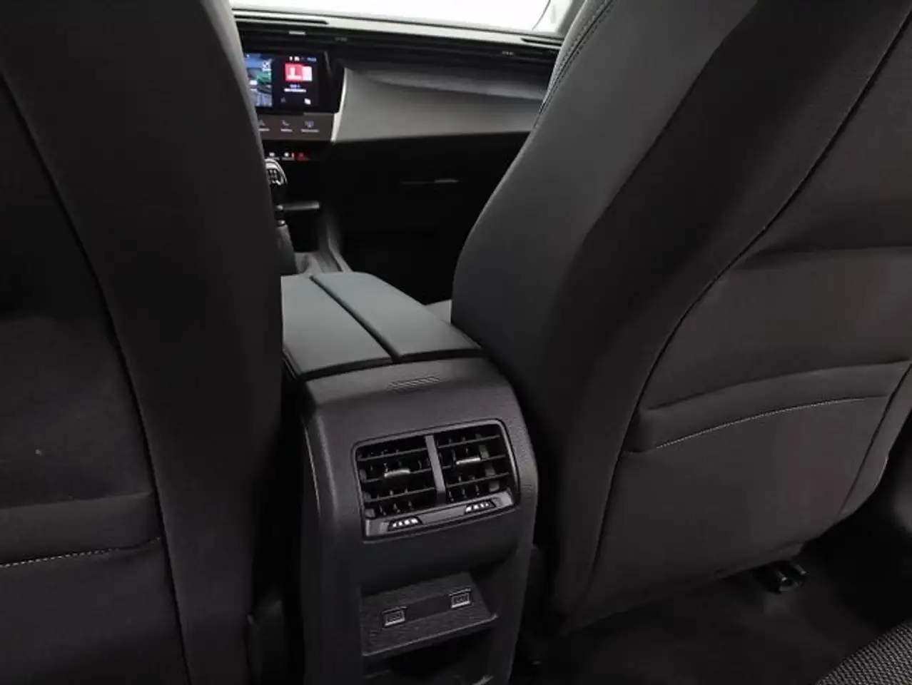 Peugeot 308 1.2 PureTech S&S Allure 130 — Vehicle gallery 37
