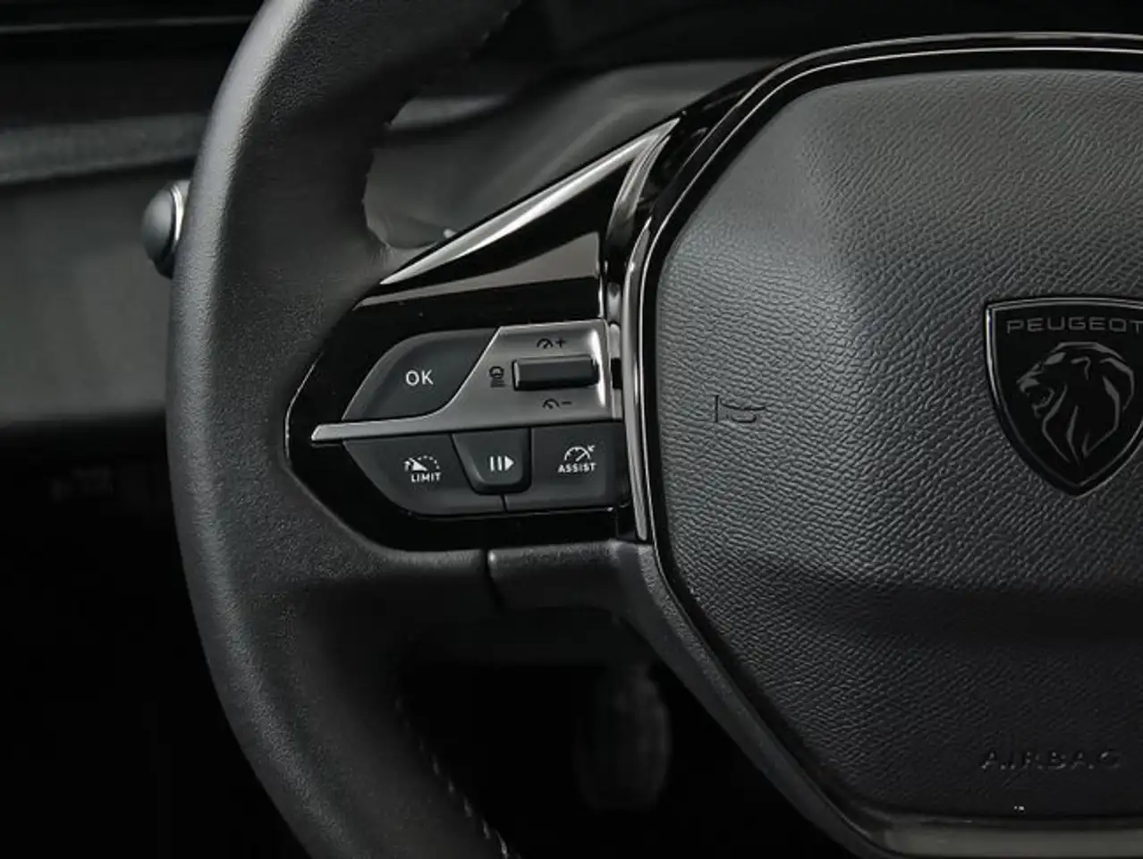 Peugeot 308 1.2 PureTech S&S Allure 130 — Vehicle gallery 18