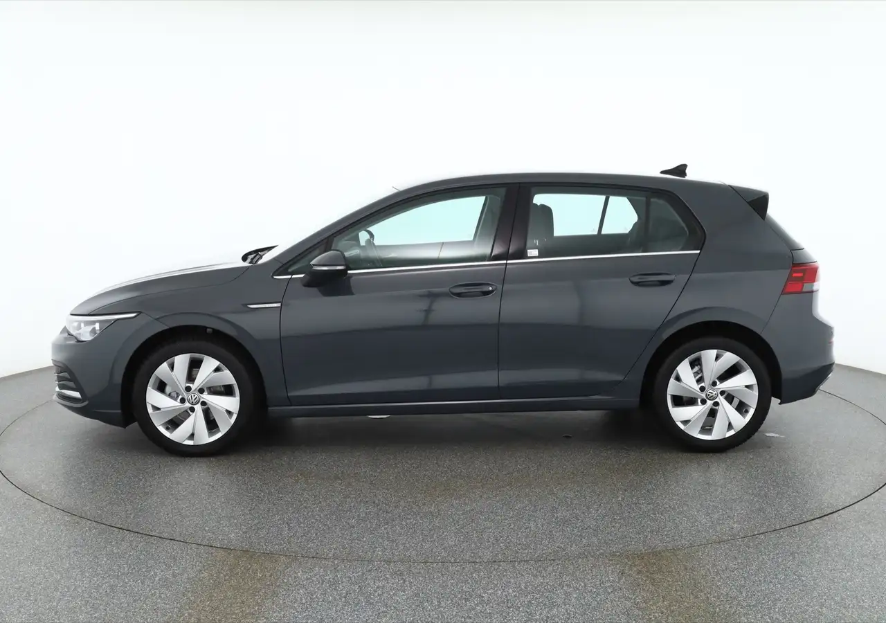 Volkswagen Golf VIII 1.5 eTSI DSG Style LED App-Connect ACC — معرض صور السيارة 2