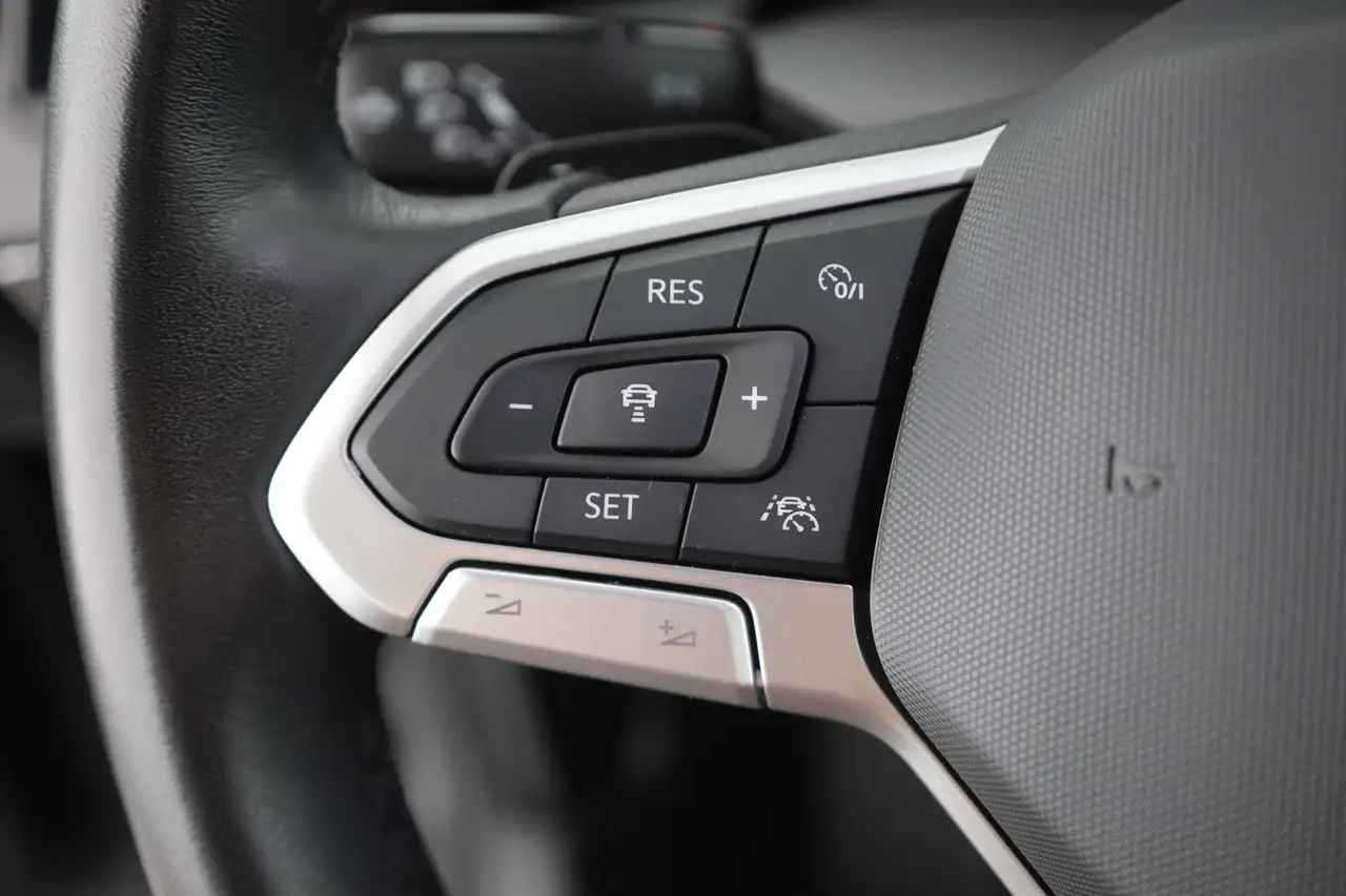Volkswagen Golf VIII 1.5 eTSI DSG Style LED App-Connect ACC — معرض صور السيارة 15