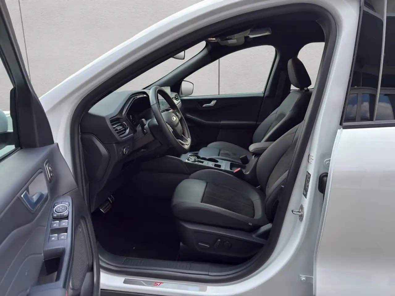Ford Kuga 1.5 EcoBoost ST-LINE X — Vehicle gallery 10