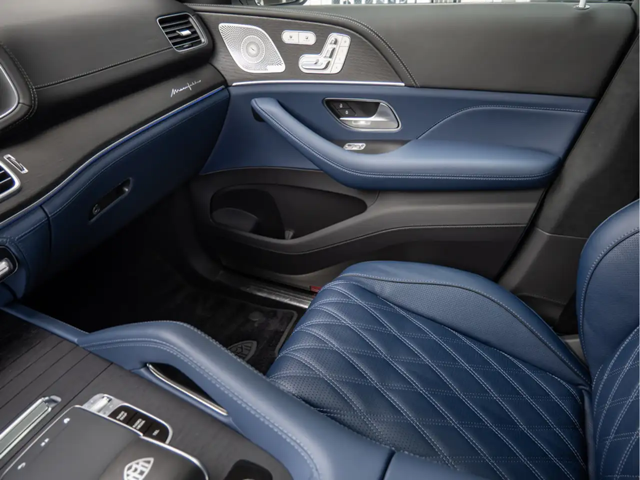 Mercedes-Benz GLS 600 Maybach Manufaktur FirstClass Distr. — Galería del vehículo 22