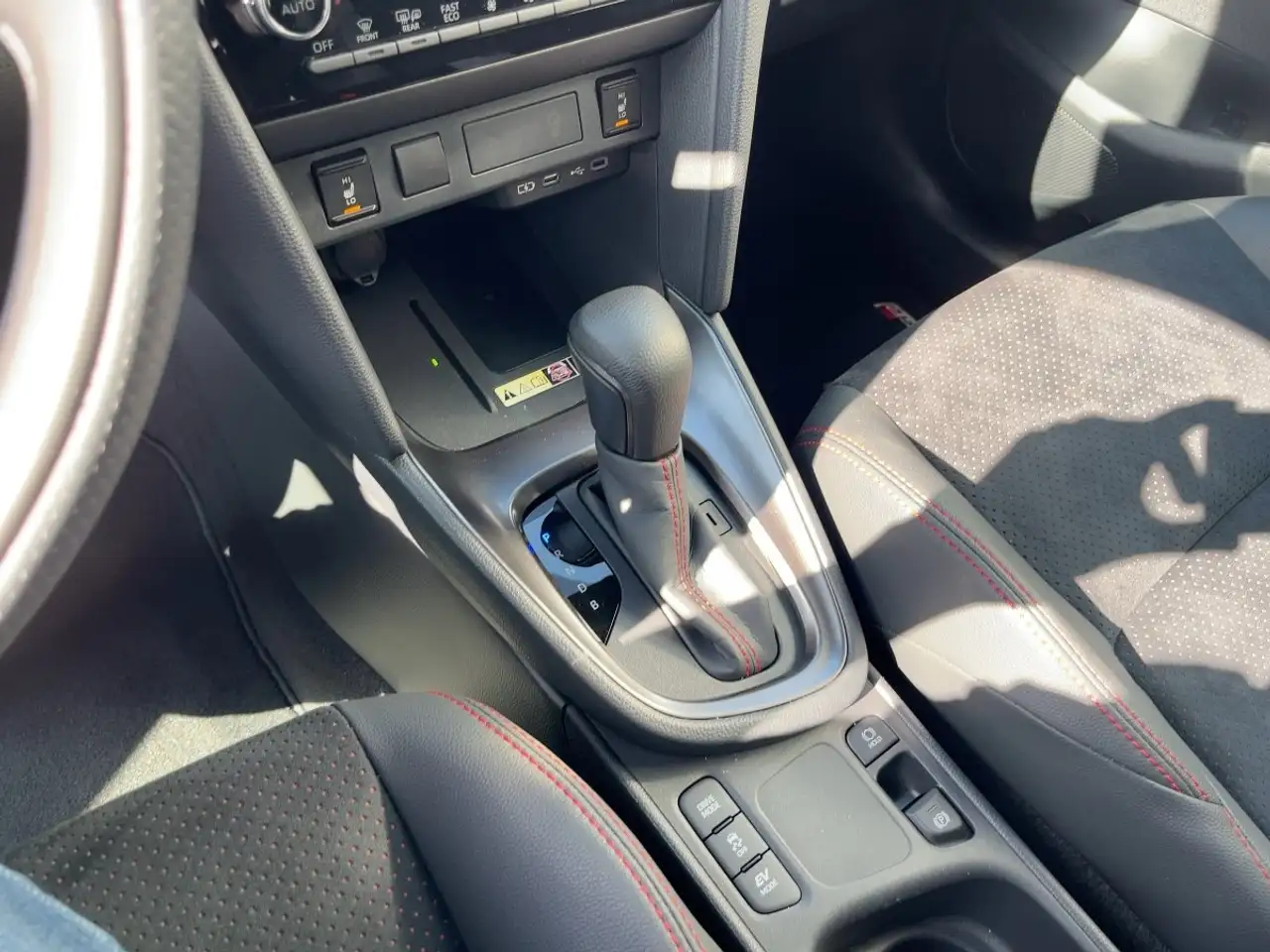 Toyota Yaris Cross 1.5 Hybrid GR Sport HUD*JBL*Navi*ACC — Vehicle gallery 17
