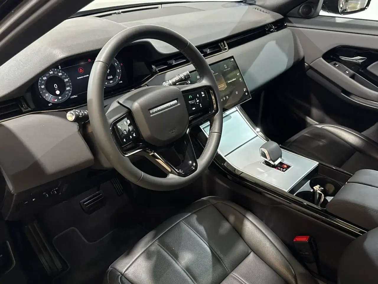 Land Rover Range Rover Evoque 1.5 I3 PHEV S AWD Auto — Vehicle gallery 7