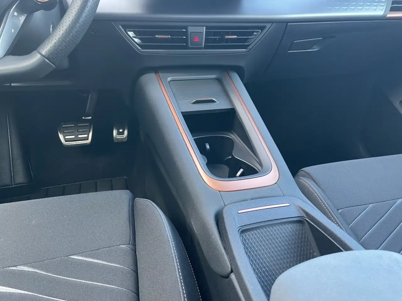 CUPRA Born 60 kwh NAVI*LED*ACC*PDC*KAMERA*SOUND*DAB*19" — Vehicle gallery 20