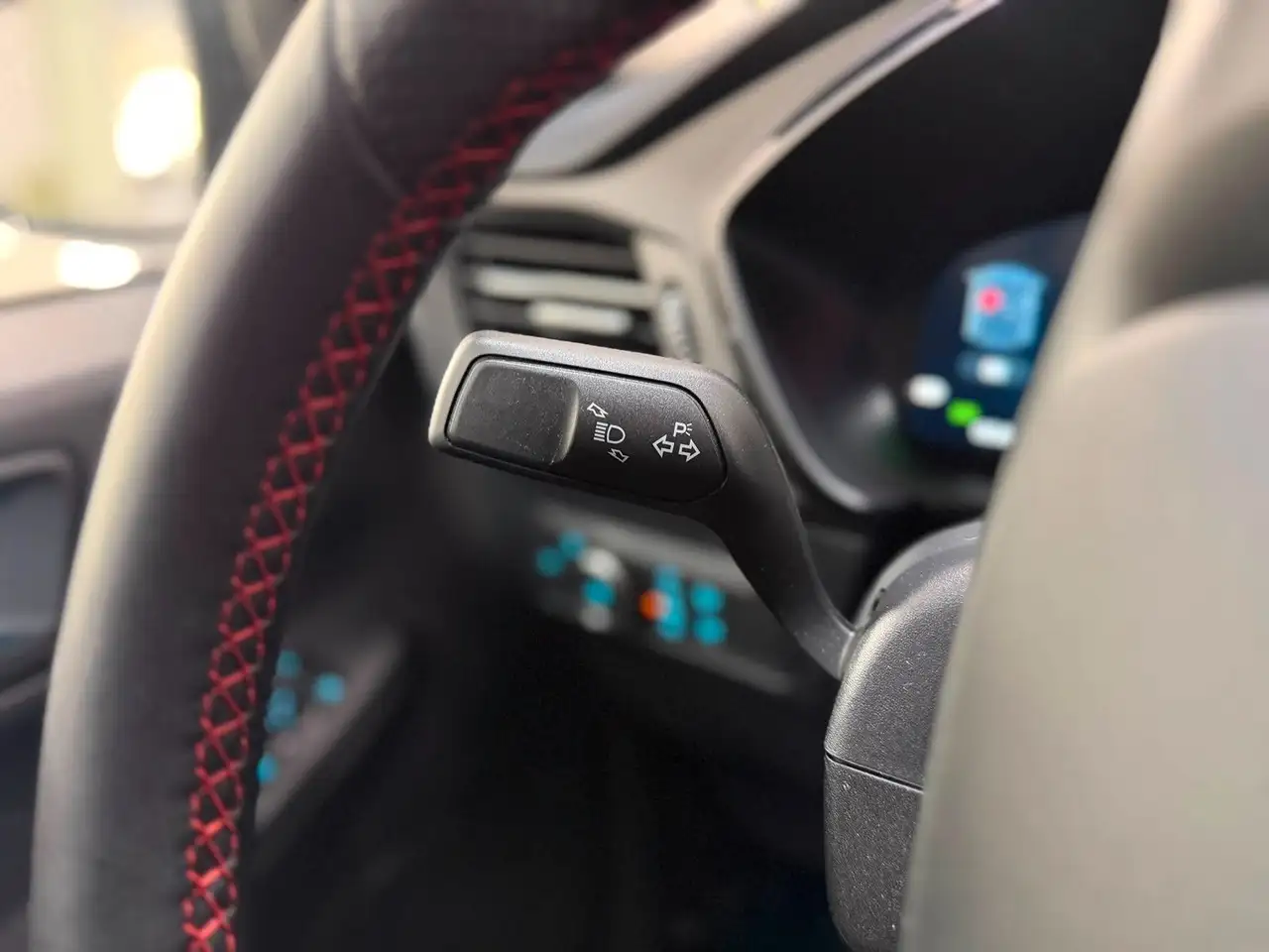Ford Kuga 1.5 ST-Line X Automatik Pano|AHK|1.Hand — معرض صور السيارة 27