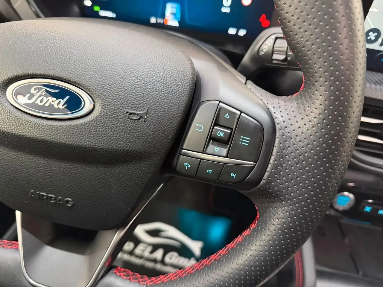 Ford Kuga 1.5 ST-Line X Automatik Pano|AHK|1.Hand — معرض صور السيارة 30