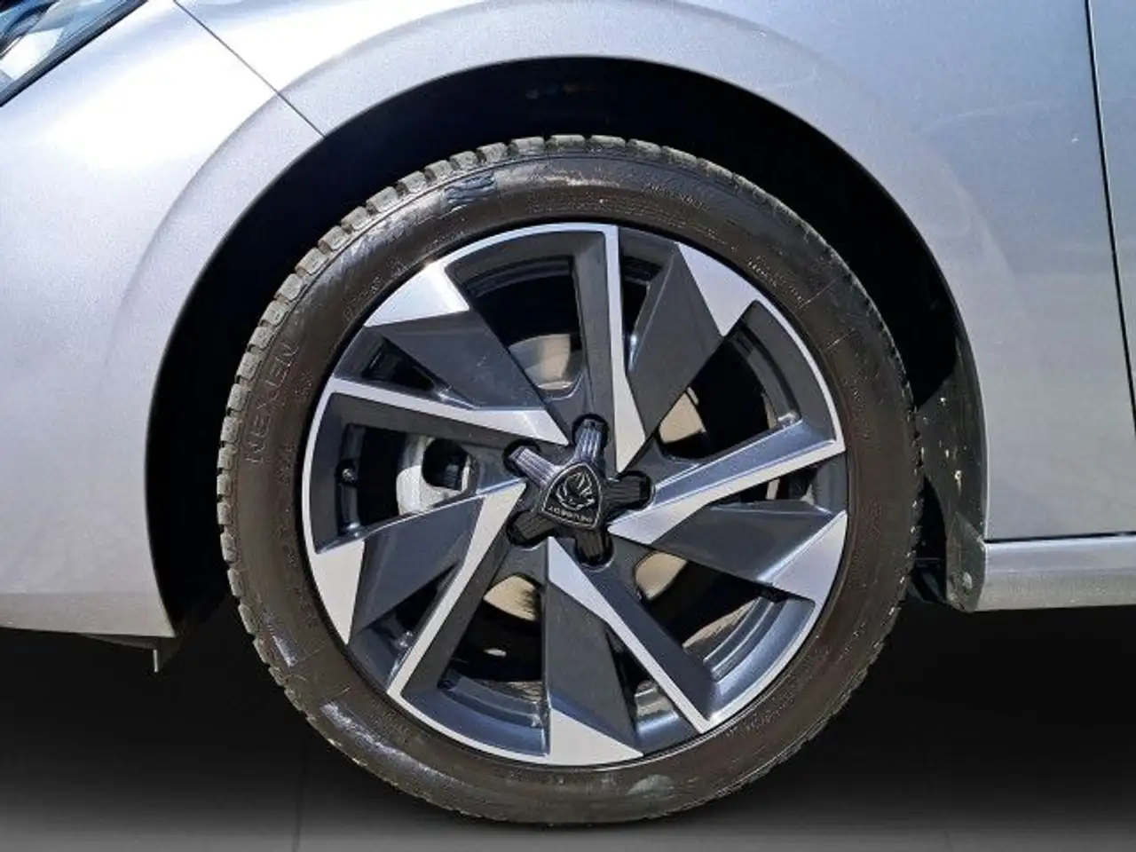 Peugeot 308 Allure PureTech 130 EAT8 Bluetooth Navi LED — Vehicle gallery 9