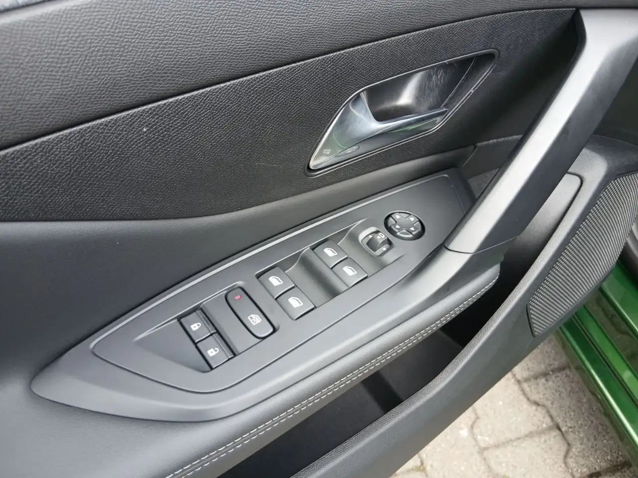 Peugeot 308 1.2 PureTech 130 Allure ACC+LED+Navi+SHZ+LM — Galerie du véhicule 21