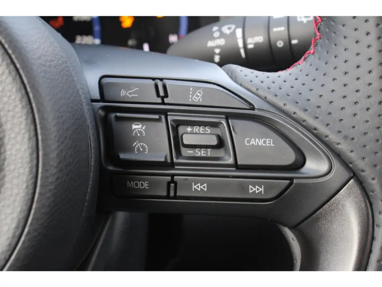 Toyota Yaris Cross GR Sport 1,5l 2WD Navi LED Scheinwerferreg. El. He — Vehicle gallery 19