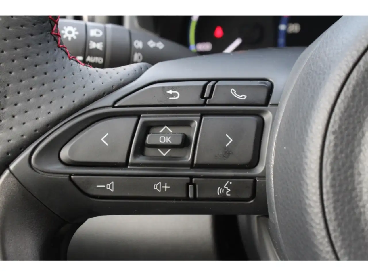 Toyota Yaris Cross GR Sport 1,5l 2WD Navi LED Scheinwerferreg. El. He — Vehicle gallery 20