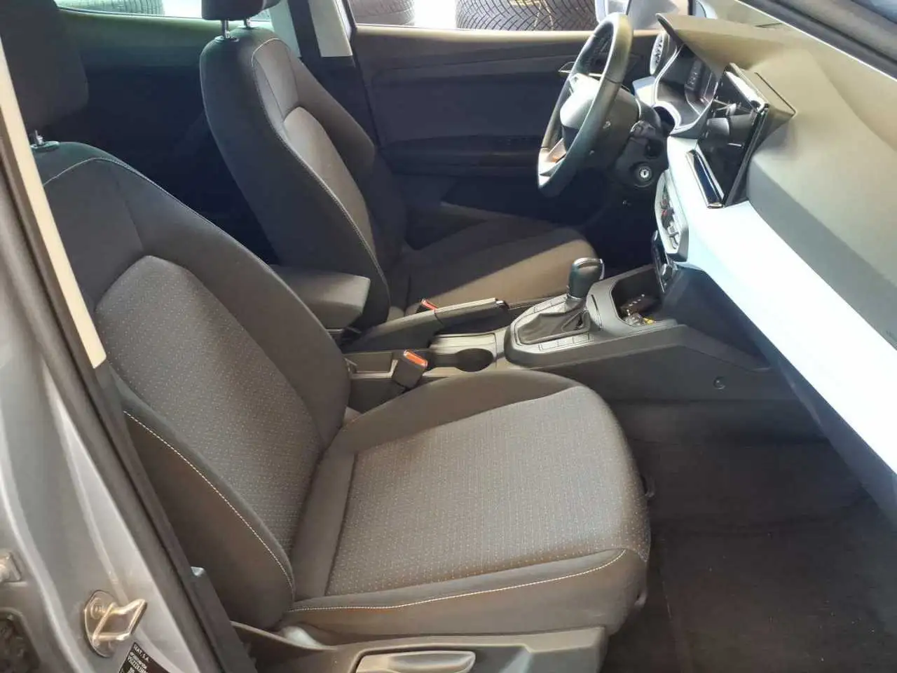 SEAT Ibiza 1.0 TSI DSG STYLE EDITION LED+NAVI+PDC+ACC — Galería del vehículo 4