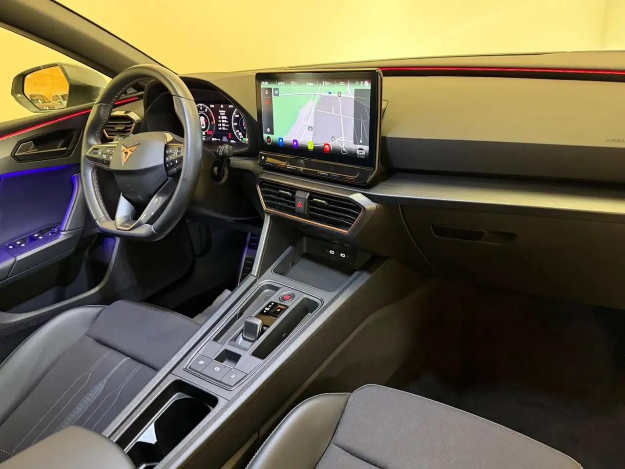 CUPRA Leon Sportstourer VZ/LED/AHK/NAVI/RÜCKFAHRKAMERA — Vehicle gallery 20