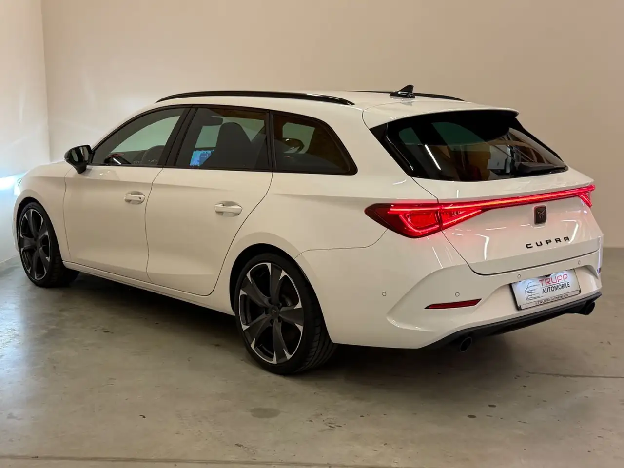 CUPRA Leon Sportstourer VZ/LED/AHK/NAVI/RÜCKFAHRKAMERA — Vehicle gallery 7