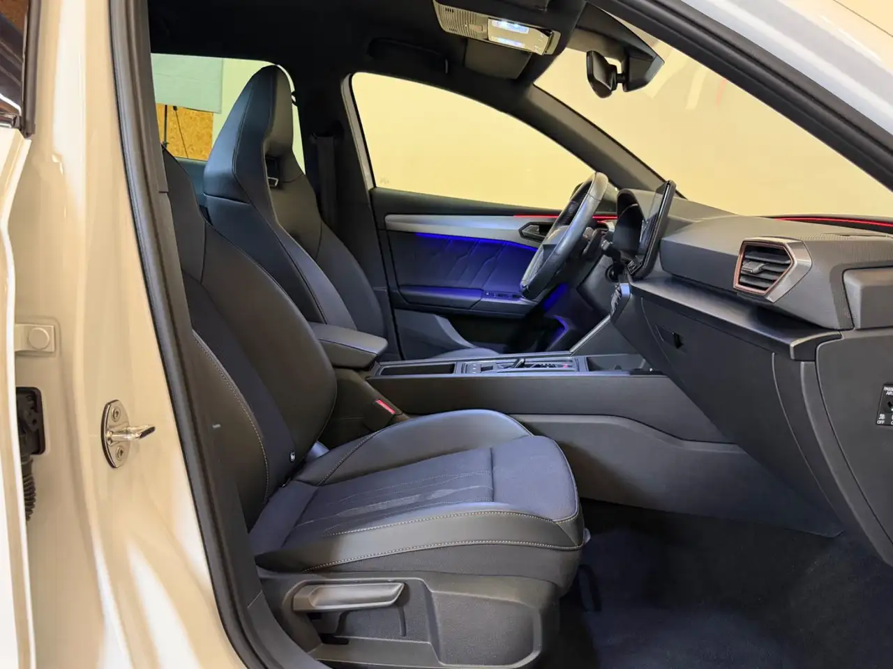 CUPRA Leon Sportstourer VZ/LED/AHK/NAVI/RÜCKFAHRKAMERA — Vehicle gallery 19