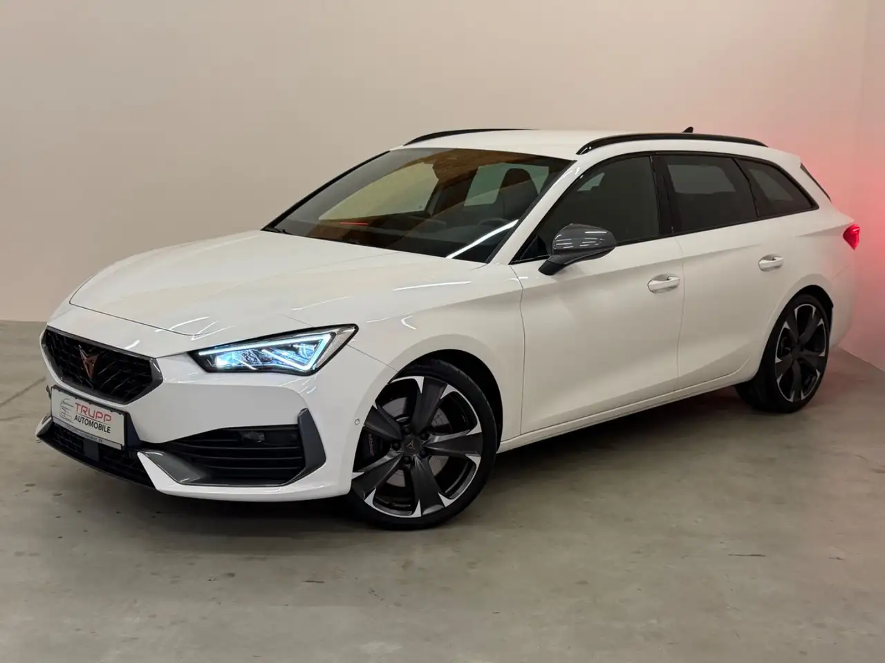 CUPRA Leon Sportstourer VZ/LED/AHK/NAVI/RÜCKFAHRKAMERA — Vehicle gallery 2