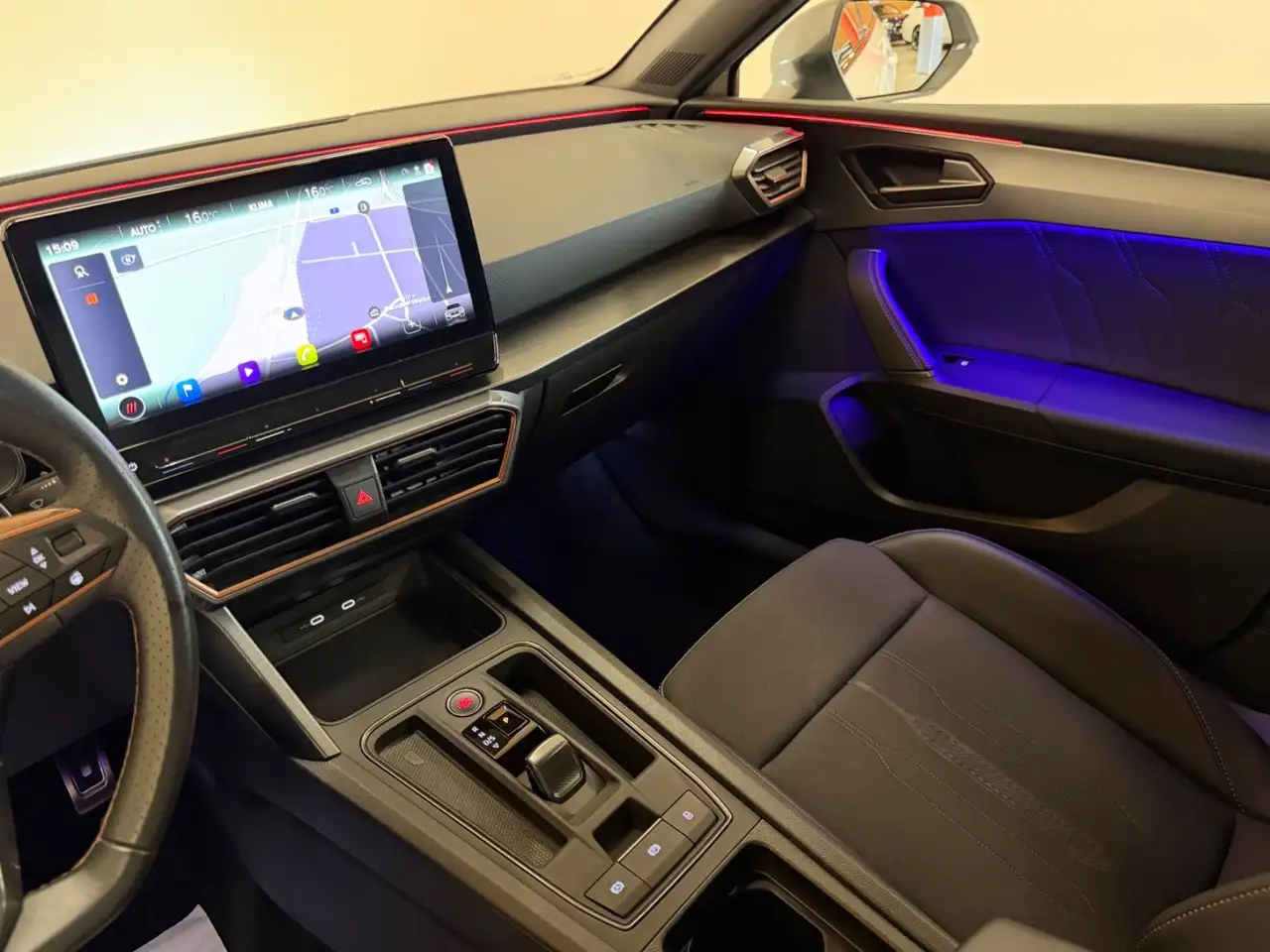 CUPRA Leon Sportstourer VZ/LED/AHK/NAVI/RÜCKFAHRKAMERA — Vehicle gallery 29