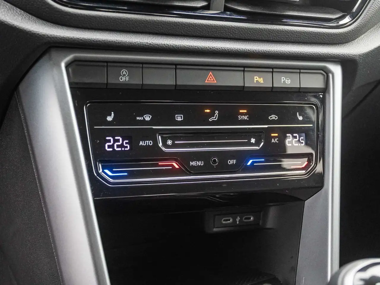 Volkswagen T-Roc 1.0 TSI Life Navi LED Digital Cockpit EPH — Galería del vehículo 14