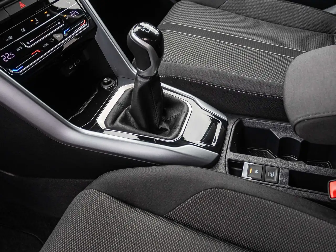 Volkswagen T-Roc 1.0 TSI Life Navi LED Digital Cockpit EPH — Galería del vehículo 13
