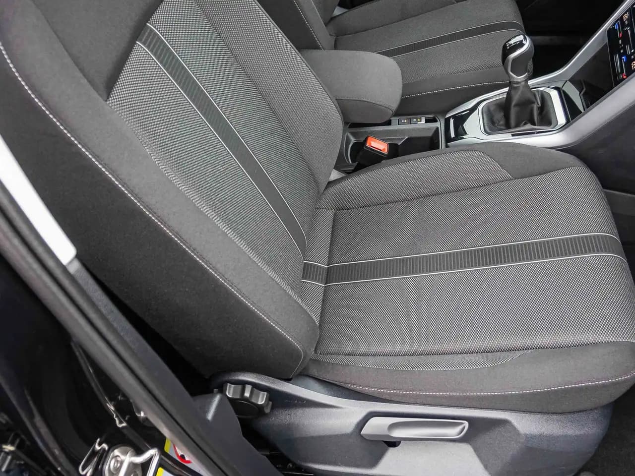 Volkswagen T-Roc 1.0 TSI Life Navi LED Digital Cockpit EPH — Galería del vehículo 20