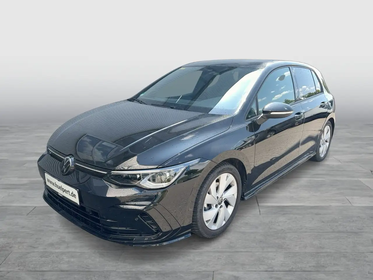 Volkswagen Golf VIII 1.5eTSI R-LINE BLACKSTYLE AHK CAM LM18 — Vehicle gallery 2