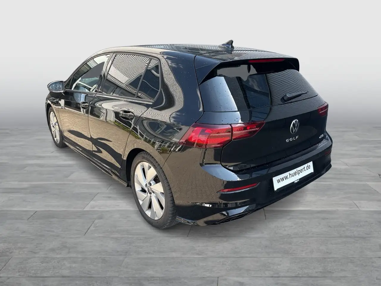 Volkswagen Golf VIII 1.5eTSI R-LINE BLACKSTYLE AHK CAM LM18 — Vehicle gallery 3