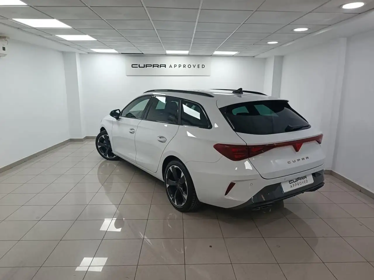 CUPRA Leon Sportstourer 1.5 TSI 110 — Vehicle gallery 2